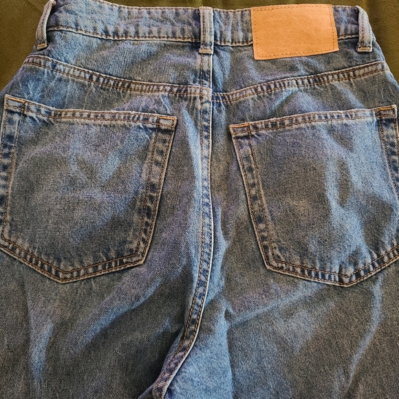 Jeans - Picture 2 of 3